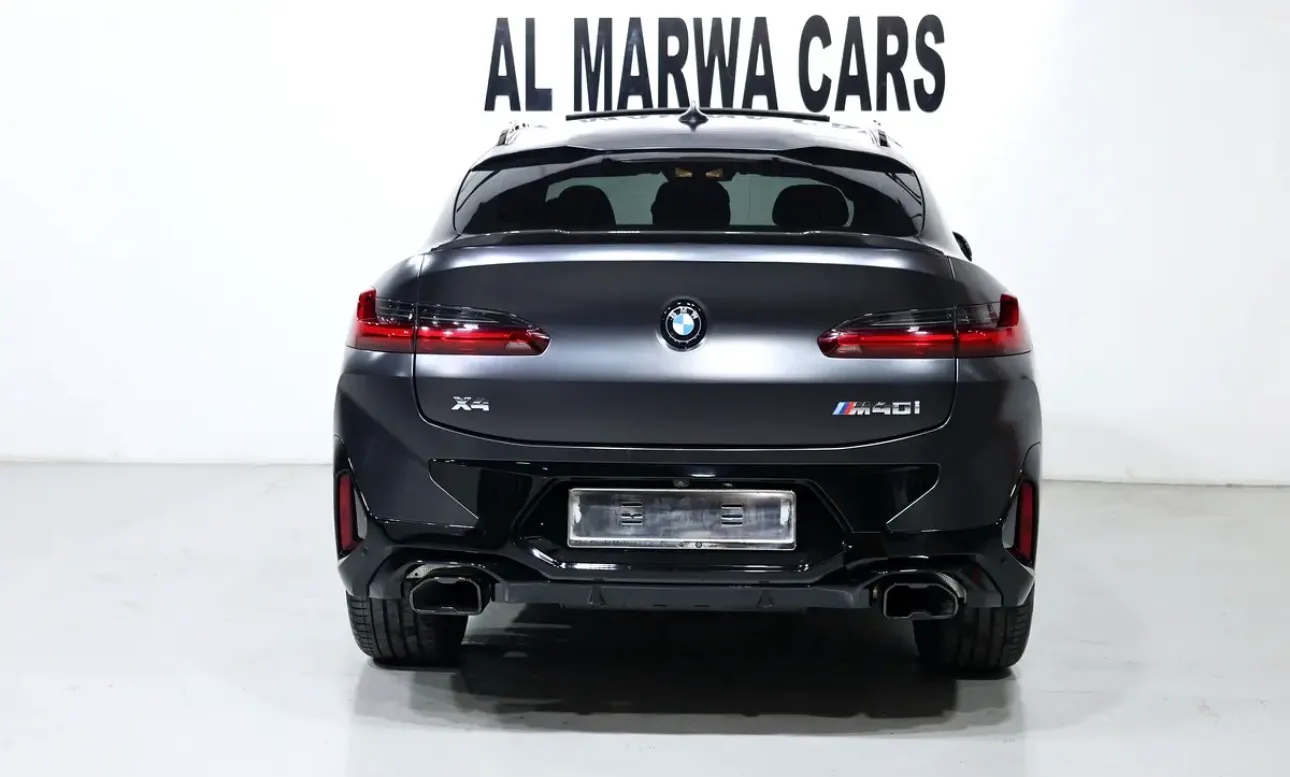 Pristine condition 2022 BMW X4 M40i  - GCC specifications - Thumbnail 6