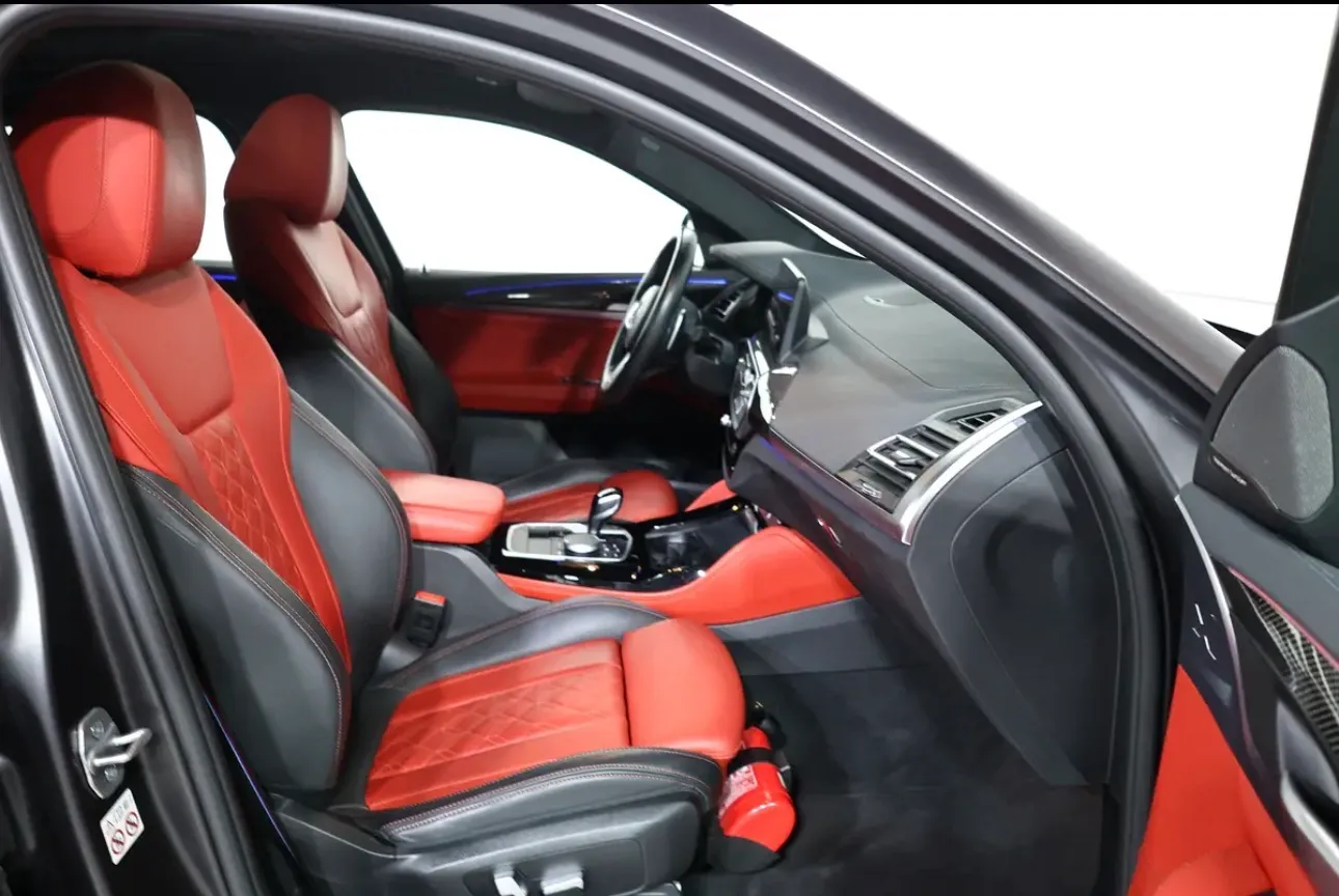 Pristine condition 2022 BMW X4 M40i  - GCC specifications - Thumbnail 13