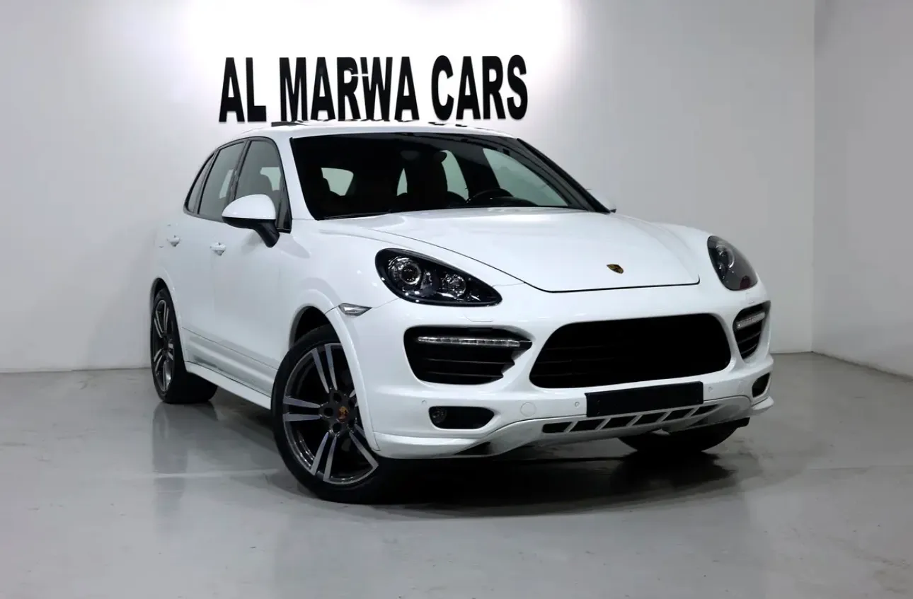 Porsche Cayenne GTS 2013  -in excellent condition  - GCC specifications -Full service history - Image 1