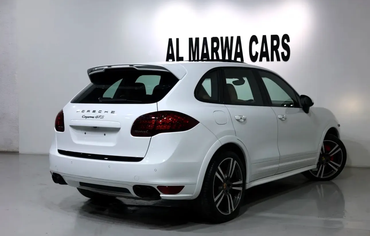 Porsche Cayenne GTS 2013  -in excellent condition  - GCC specifications -Full service history - Thumbnail 4