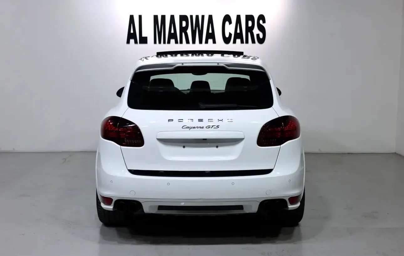 Porsche Cayenne GTS 2013  -in excellent condition  - GCC specifications -Full service history - Thumbnail 6