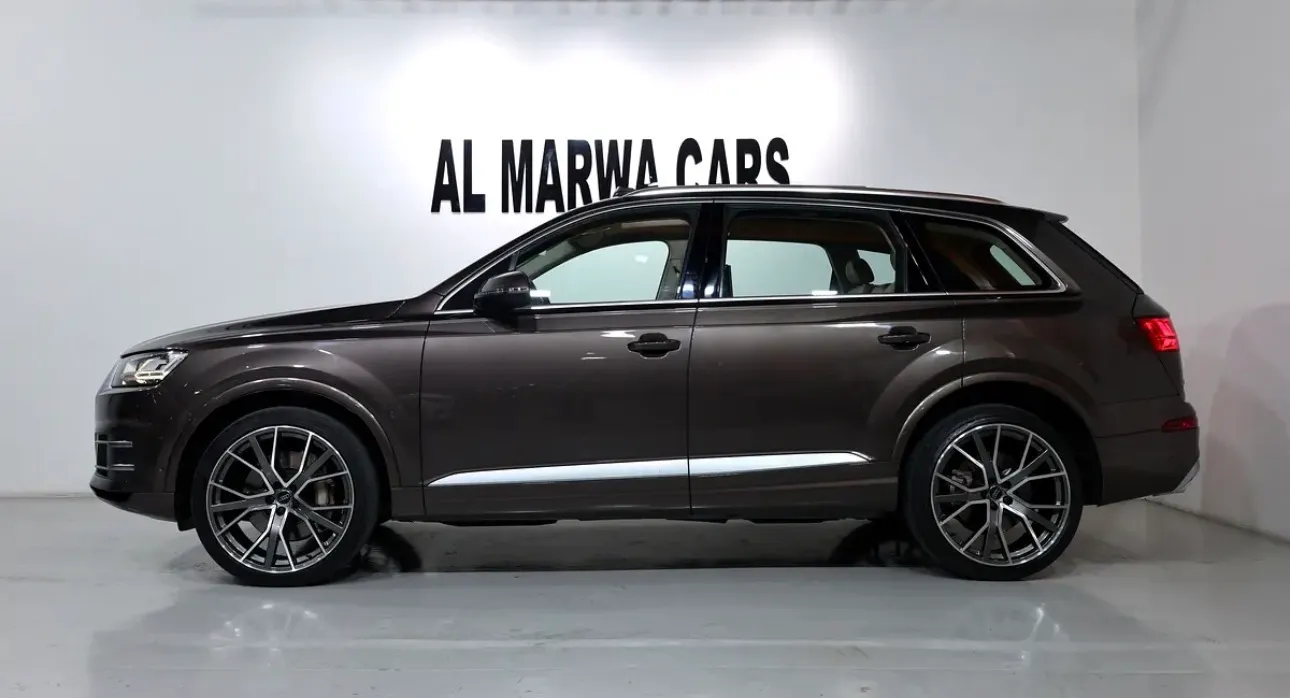 Audi q7 55 TFSI quattro S line-2019-Excellent condition - Thumbnail 7
