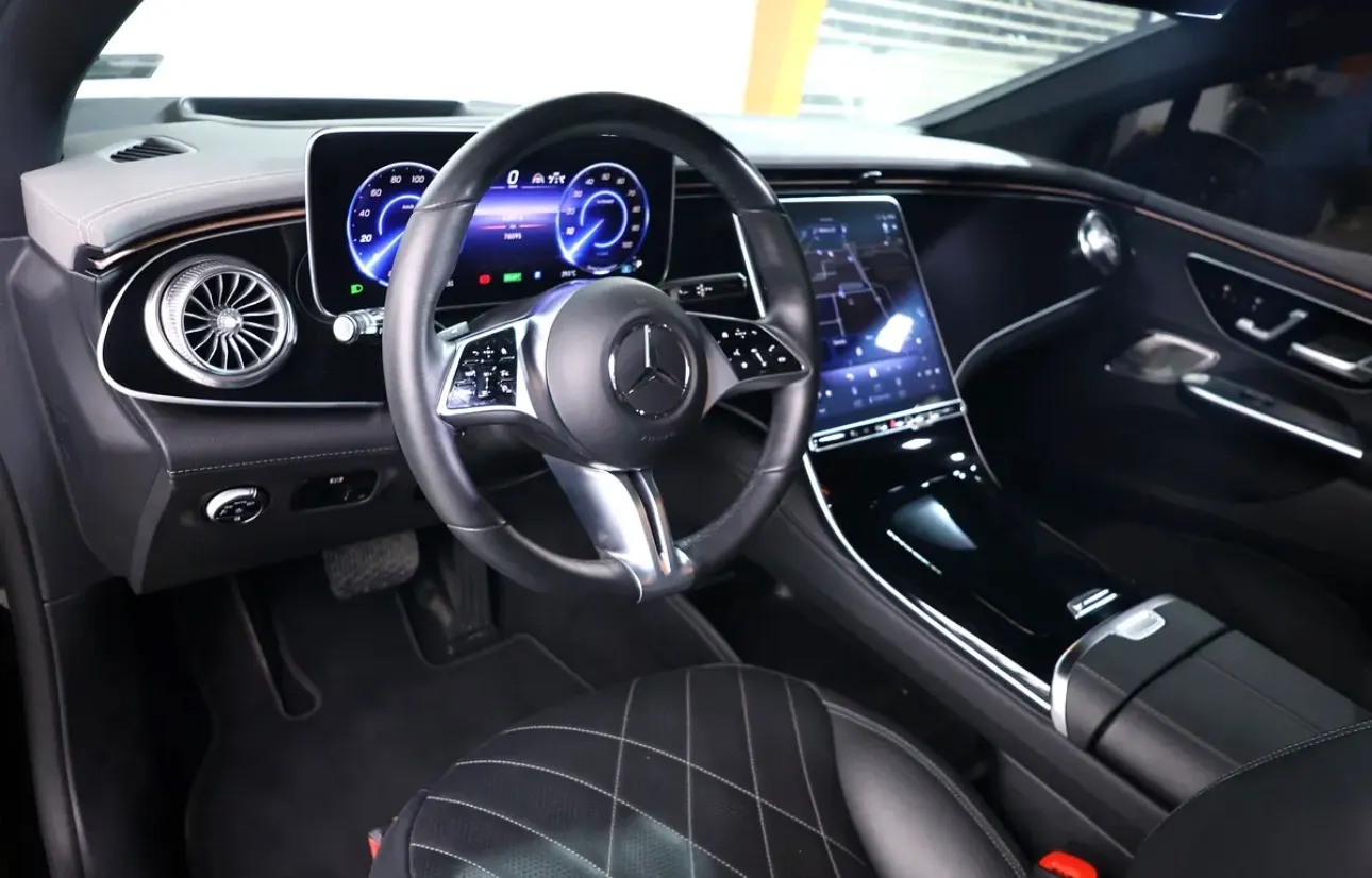 2023 Mercedes EQE 350+ I GCC Specs  -ACCIDENTS FREE  -GCC specifications - Thumbnail 10