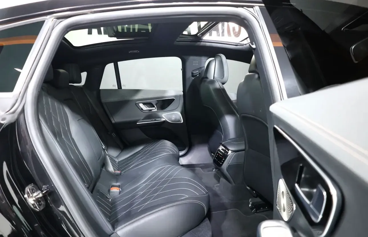 2023 Mercedes EQE 350+ I GCC Specs  -ACCIDENTS FREE  -GCC specifications - Thumbnail 14