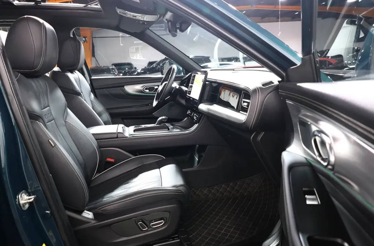 premium 2023 GAC GS8 GX in GCC specifications This spacious 7-seater SUV  -UNDER WARRANTY & SERVICE  - Thumbnail 13