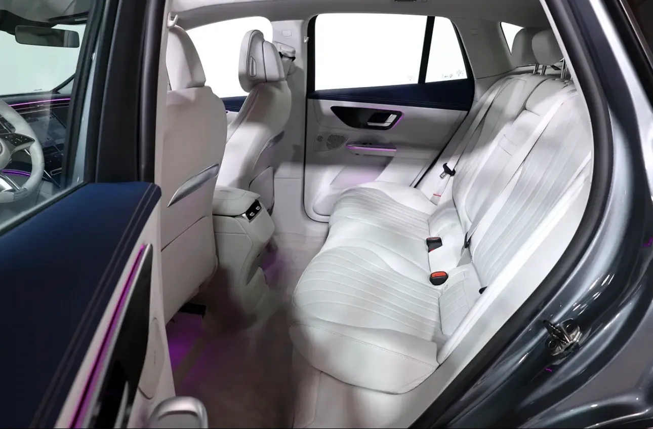 Presenting the brand new 2025 Mercedes-Benz EQE 350 4MATIC - in pristine condition - GCC specifications - Thumbnail 13
