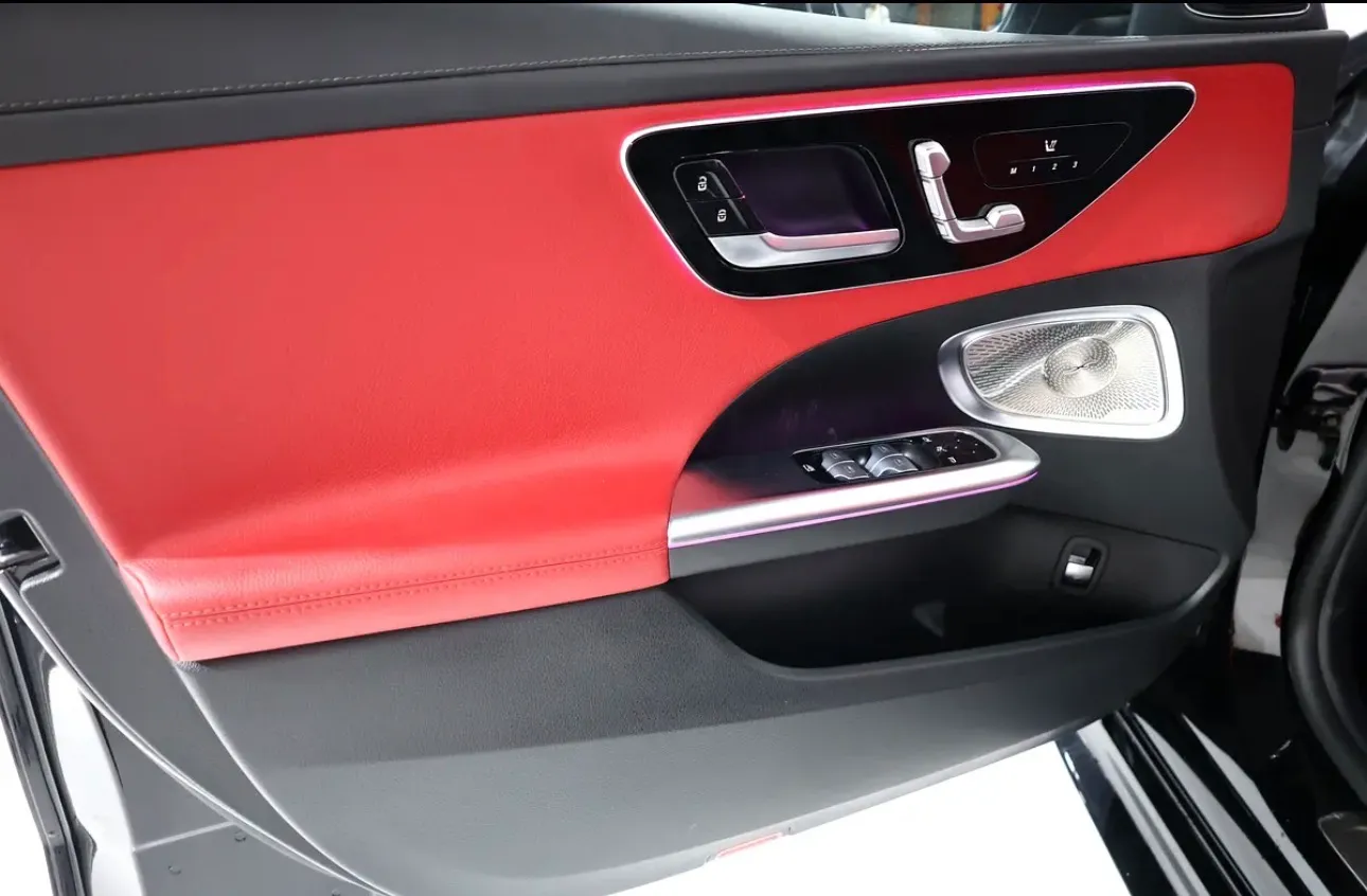 2025 Mercedes-Benz C200 - ACCIDENTS FREE  -GARGASH warranty + service contract 5 years or 105,000 km - Thumbnail 6