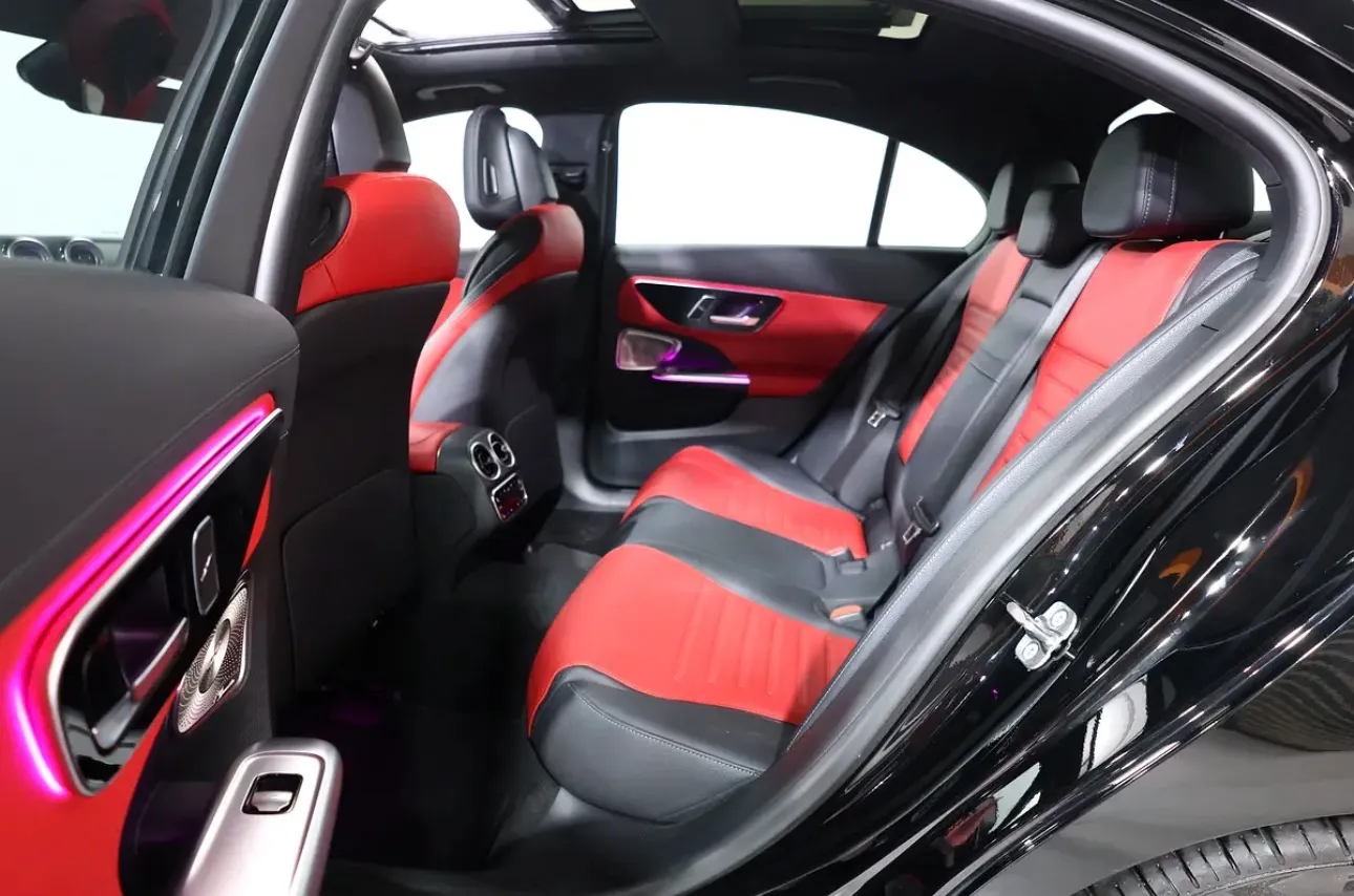 2025 Mercedes-Benz C200 - ACCIDENTS FREE  -GARGASH warranty + service contract 5 years or 105,000 km - Thumbnail 12