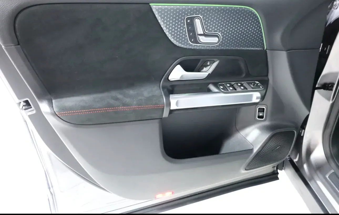 Brand new 2025 Mercedes-Benz GLB 200 in pristine condition  - Thumbnail 7