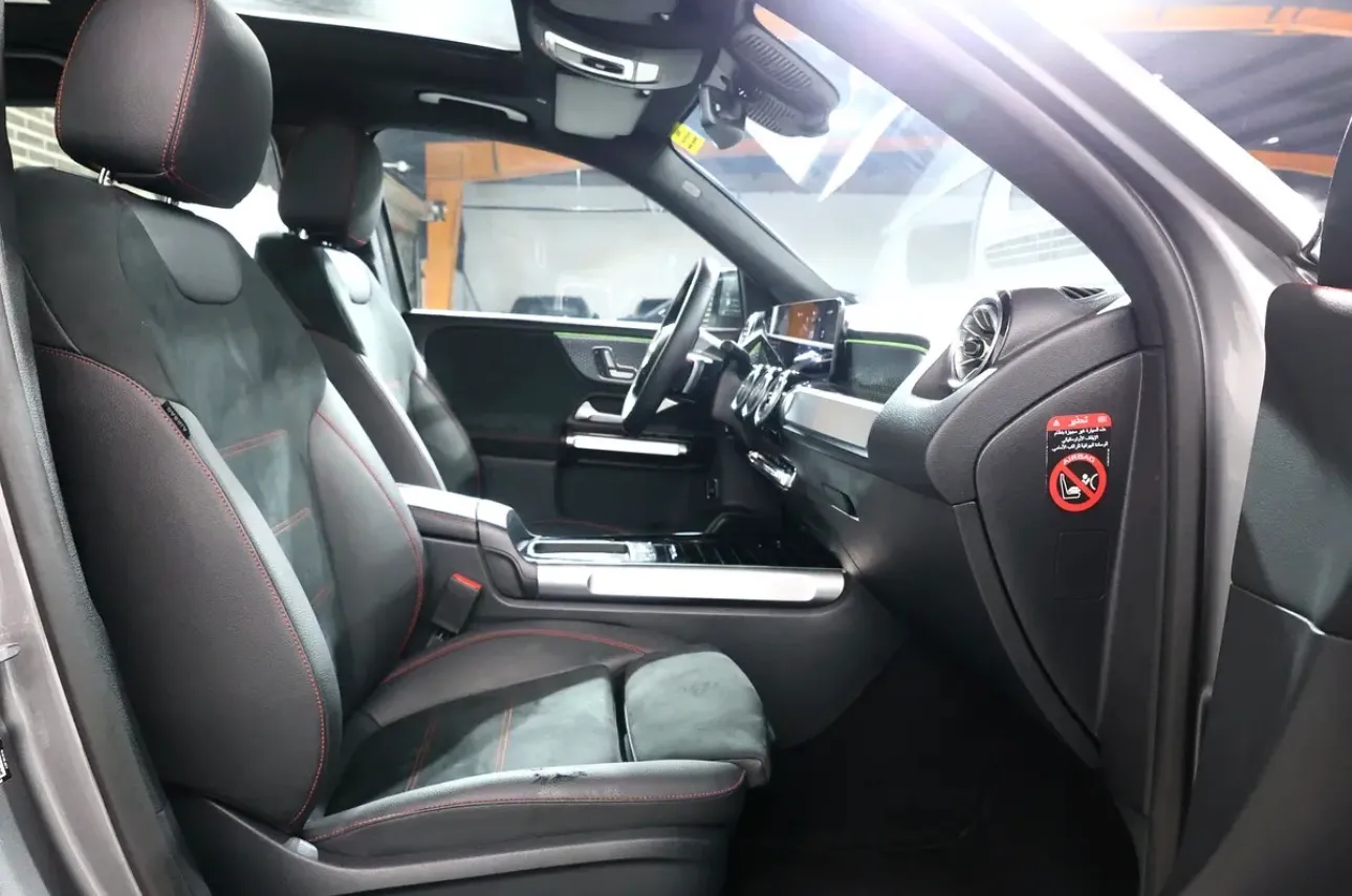 Brand new 2025 Mercedes-Benz GLB 200 in pristine condition  - Thumbnail 13