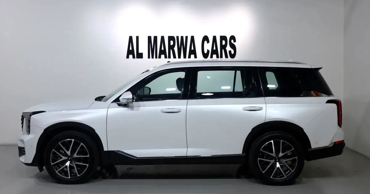 premium 2023 GAC GS8 GX in GCC specifications This spacious 7-seater - Thumbnail 5