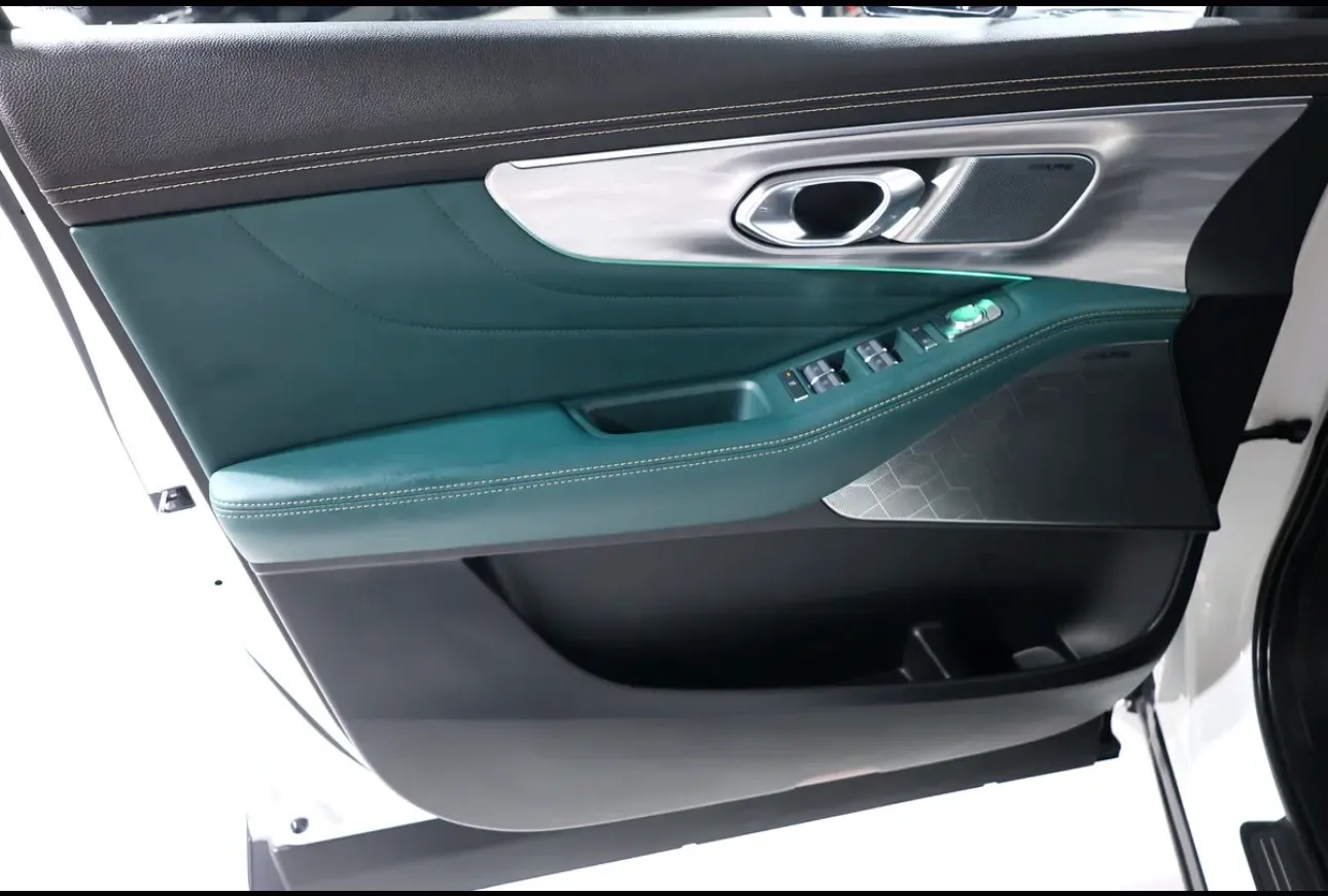 premium 2023 GAC GS8 GX in GCC specifications This spacious 7-seater - Thumbnail 7