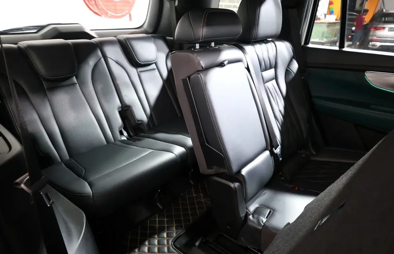 premium 2023 GAC GS8 GX in GCC specifications This spacious 7-seater - Thumbnail 14