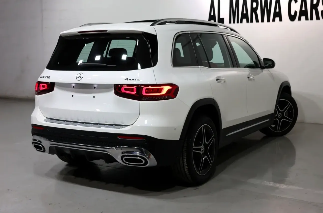 Mercedes-Benz GLB 250-4 Matic-GCC specs-Pristine Condition  - Thumbnail 4