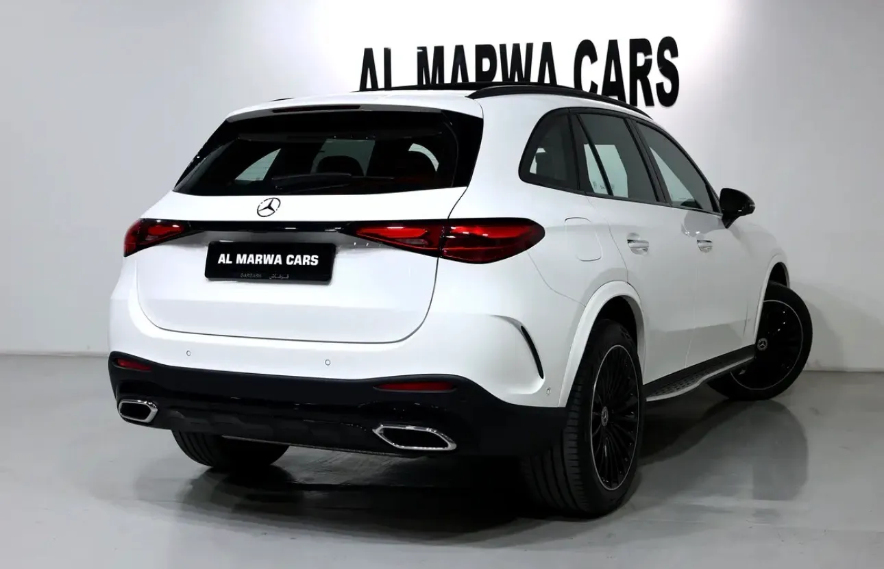 Brand new 2026 Mercedes-Benz GLC 300 4MATIC -- GCC spec  - SUV  in pristine condition  - Thumbnail 4