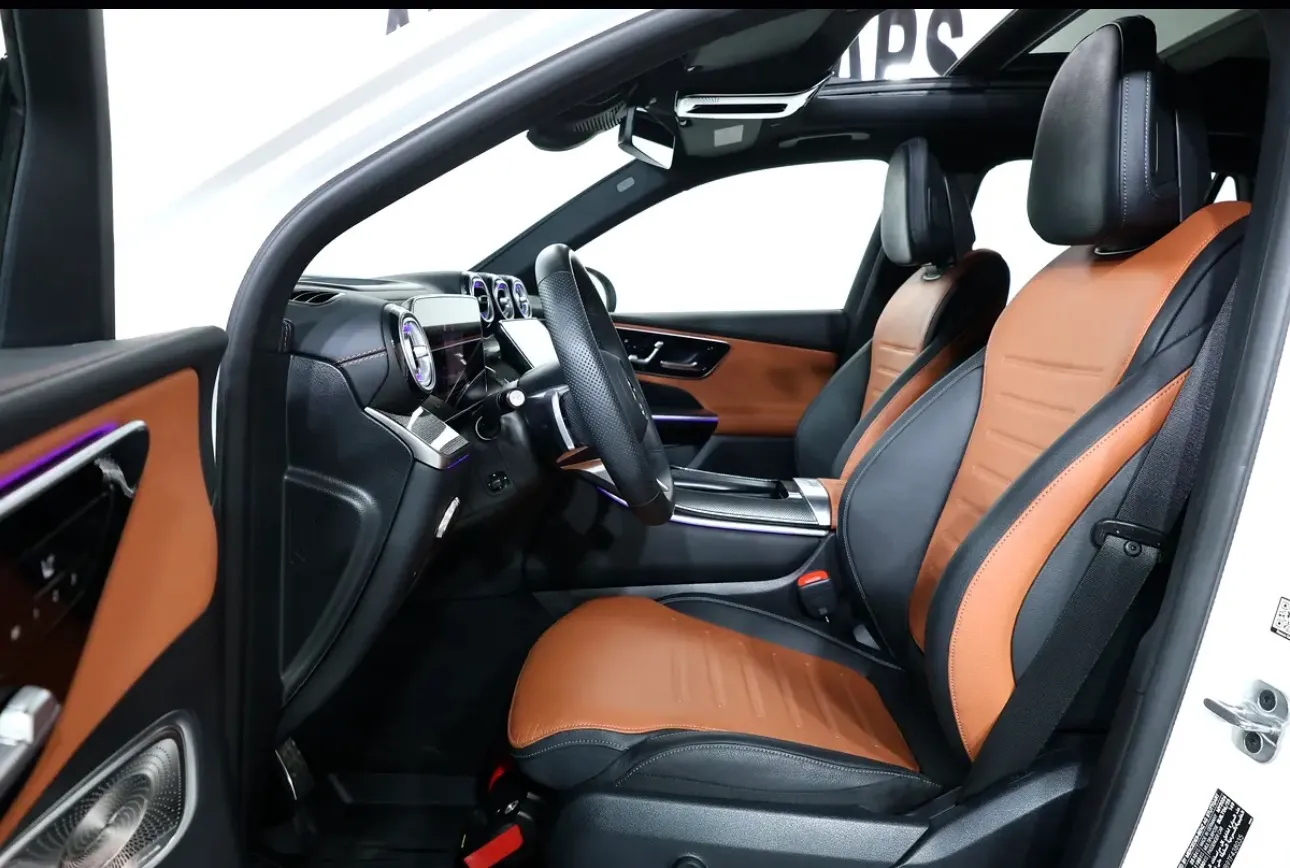 Brand new 2026 Mercedes-Benz GLC 300 4MATIC -- GCC spec  - SUV  in pristine condition  - Thumbnail 9