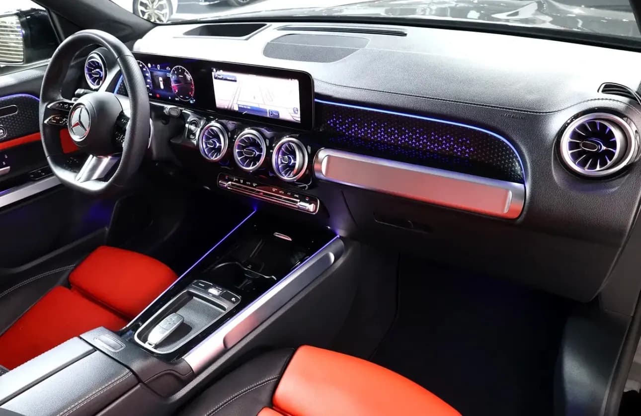 Brand new 2025 Mercedes-Benz GLB 250 4MATIC - in immaculate condition - GCC specifications - SUV  - Thumbnail 12
