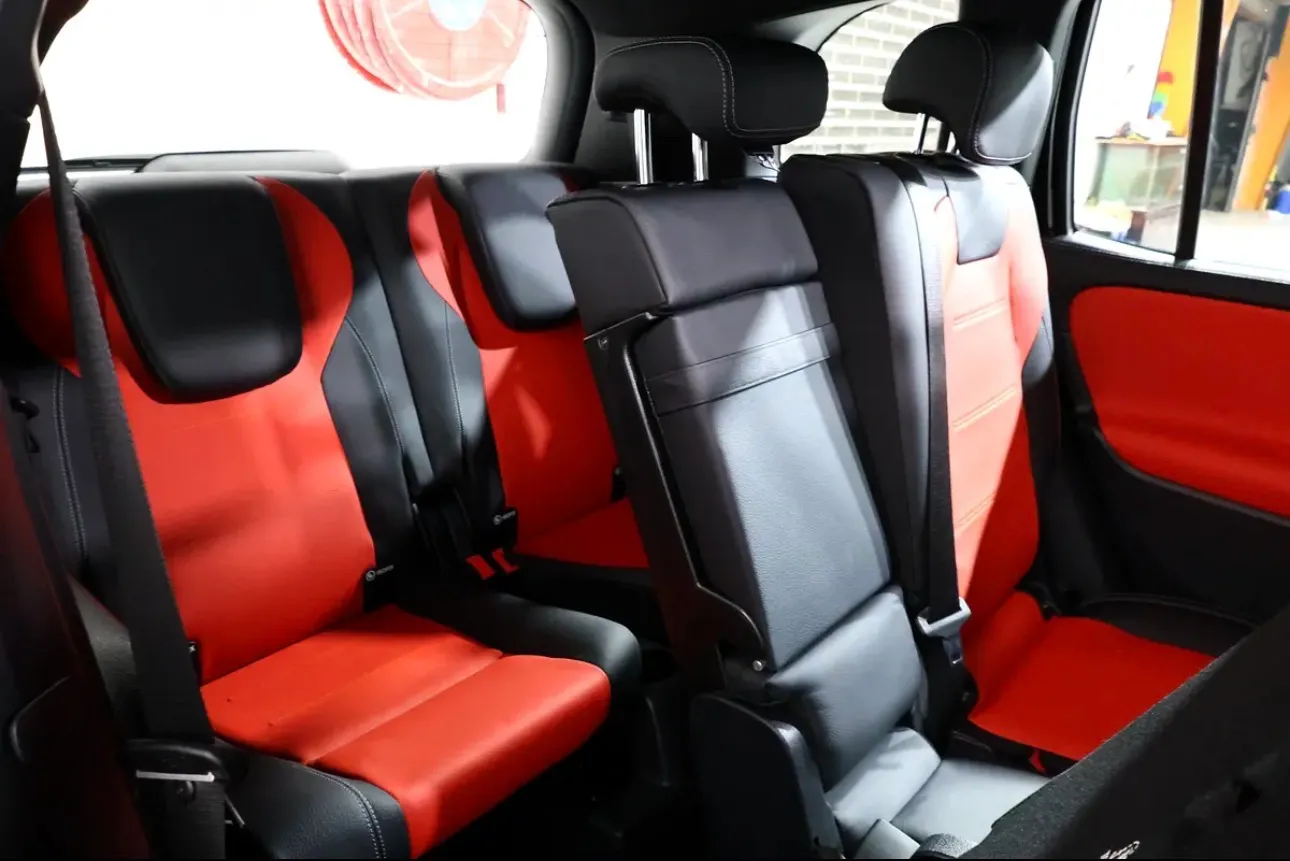 Brand new 2025 Mercedes-Benz GLB 250 4MATIC - in immaculate condition - GCC specifications - SUV  - Thumbnail 15