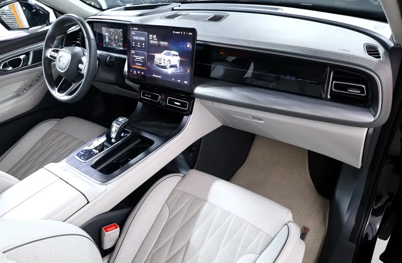 2023 GAC GS8 GX  -in pristine condition with GCC specifications - 7-seater luxury SUV  -UNDER WARRANTY & SERVICE - Thumbnail 11