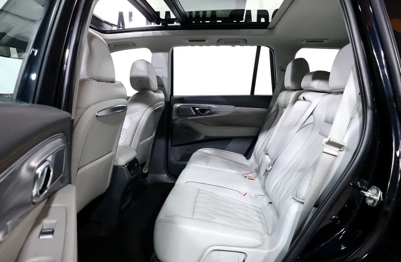 2023 GAC GS8 GX  -in pristine condition with GCC specifications - 7-seater luxury SUV  -UNDER WARRANTY & SERVICE - Thumbnail 13