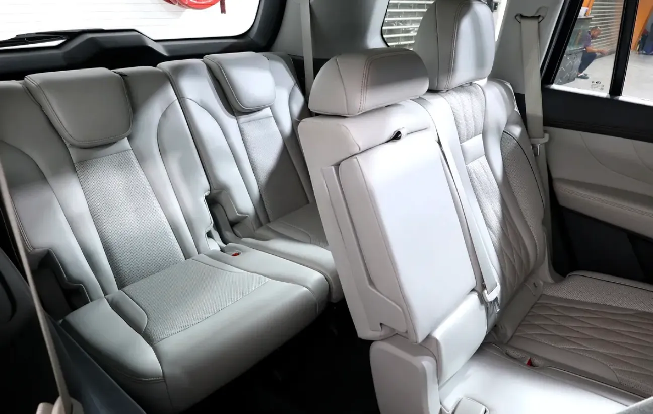 2023 GAC GS8 GX  -in pristine condition with GCC specifications - 7-seater luxury SUV  -UNDER WARRANTY & SERVICE - Thumbnail 14