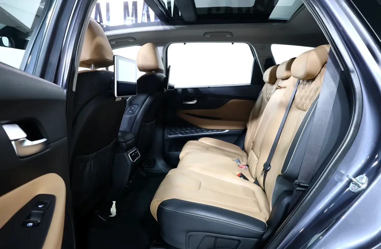 2022 Hyundai Santa Fe Premium Plus  - GCC specifications -Full service history -UNDER WARRANTY - Thumbnail 14