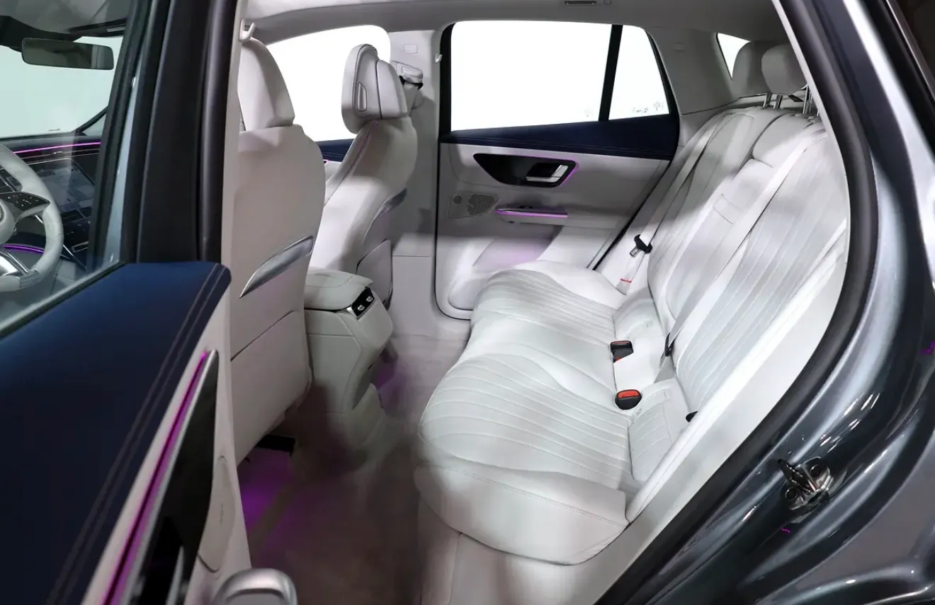 Presenting the brand new 2025 Mercedes-Benz EQE 350 4MATIC - in pristine condition - GCC specifications - Thumbnail 13