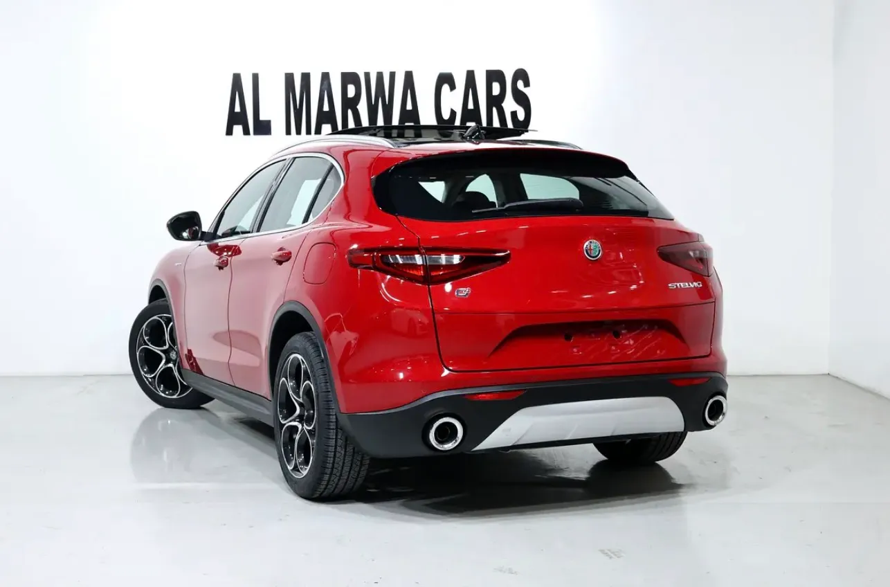 2020 Alfa Romeo Stelvio Super in excellent condition,  -GCC Specs - Thumbnail 3