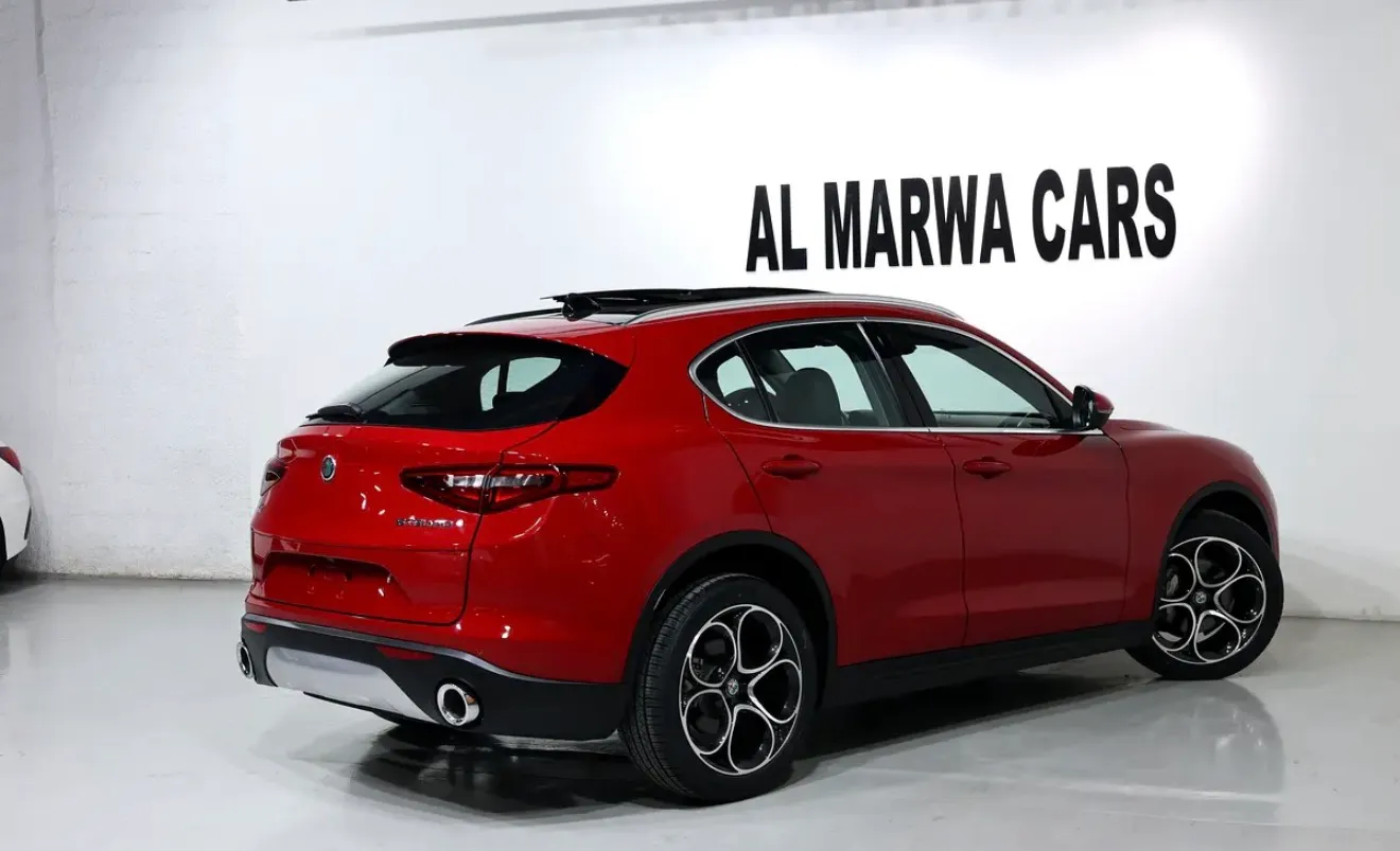 2020 Alfa Romeo Stelvio Super in excellent condition,  -GCC Specs - Thumbnail 4