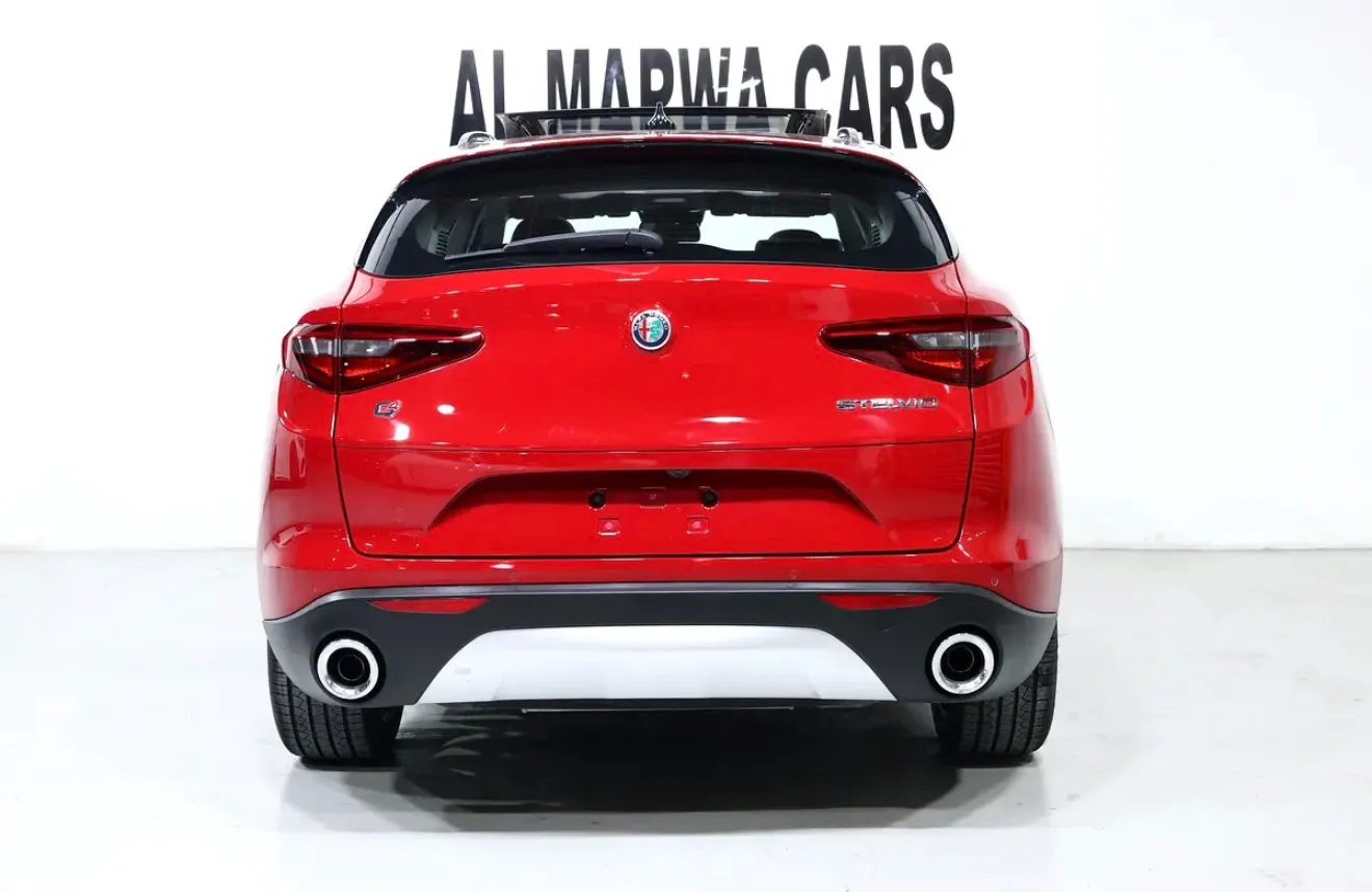 2020 Alfa Romeo Stelvio Super in excellent condition,  -GCC Specs - Thumbnail 6