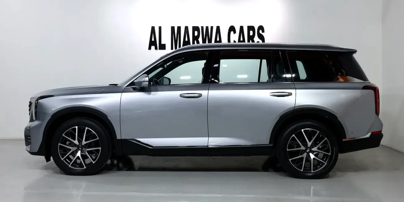 well-maintained 2023 GAC GS8 in top-of-the-line GX trim  -with official GCC specifications - Thumbnail 8
