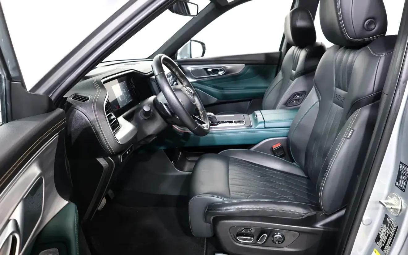 well-maintained 2023 GAC GS8 in top-of-the-line GX trim  -with official GCC specifications - Thumbnail 10