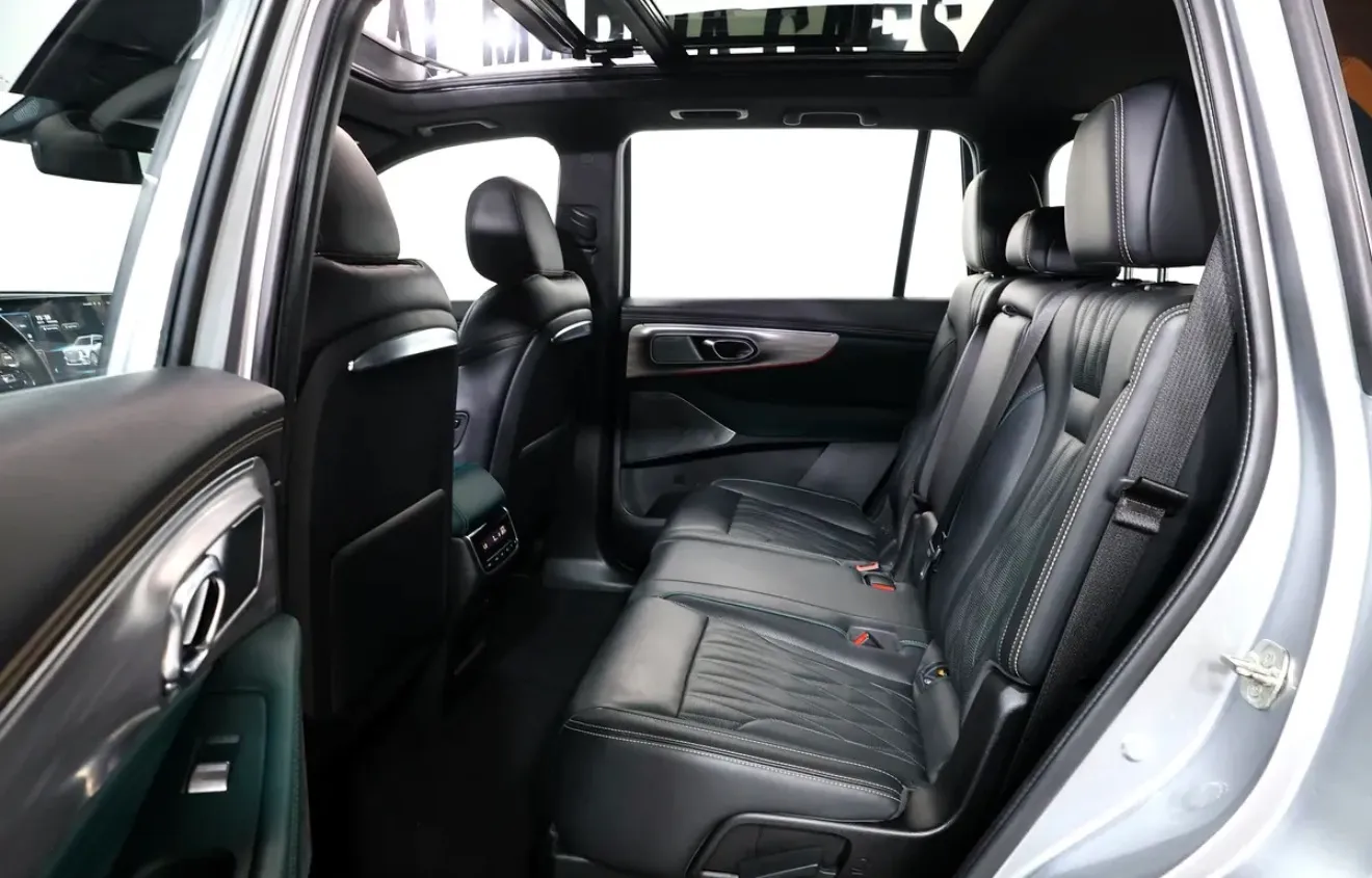 well-maintained 2023 GAC GS8 in top-of-the-line GX trim  -with official GCC specifications - Thumbnail 15