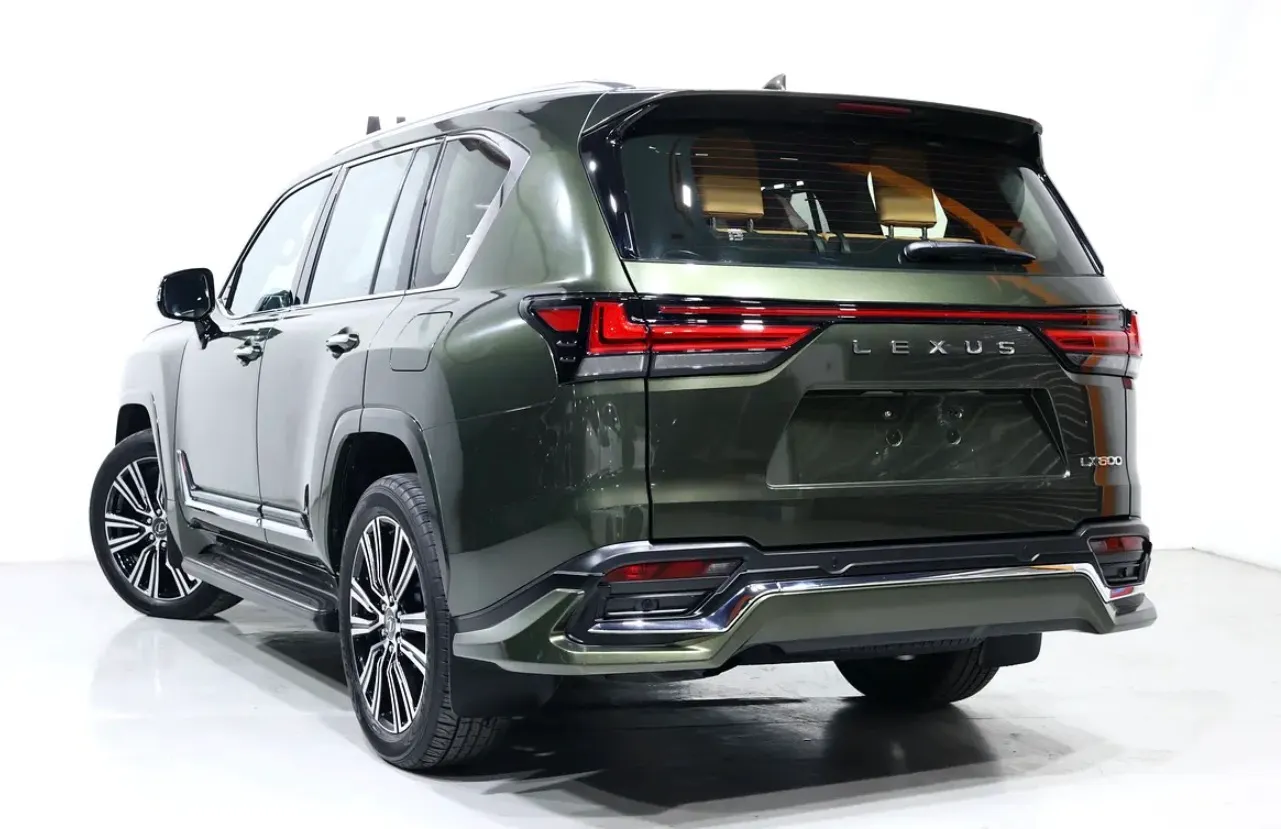 Brand new condition 2024 Lexus LX 600 Signature -GCC specifications-38000km - Thumbnail 4