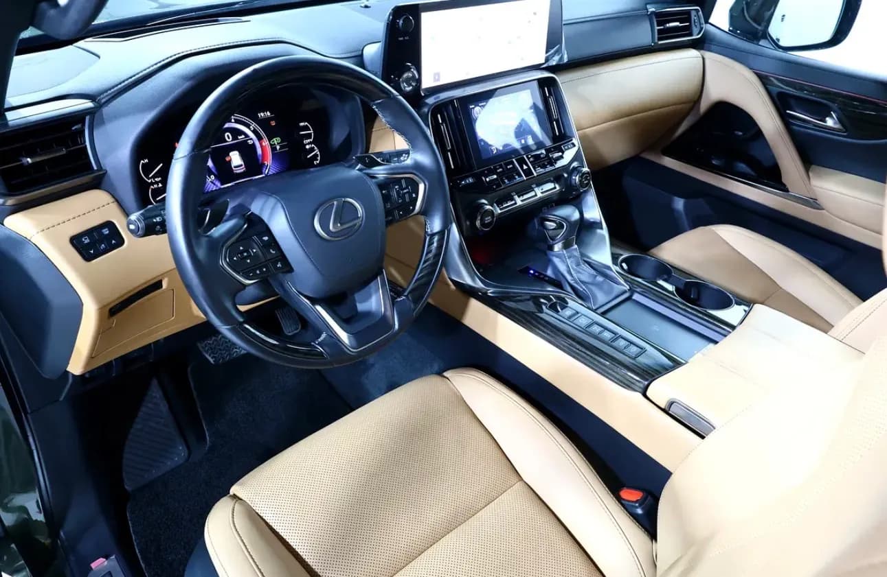Brand new condition 2024 Lexus LX 600 Signature -GCC specifications-38000km - Thumbnail 9
