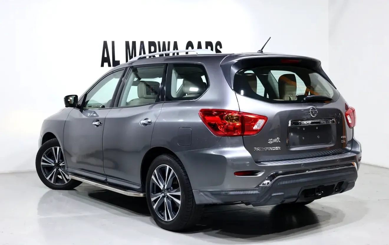 Well maintained 2018 Nissan Pathfinder SV  -in excellent condition. -GCC specifications - Thumbnail 3