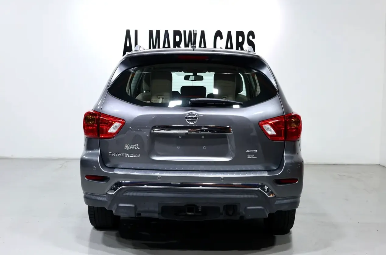 Well maintained 2018 Nissan Pathfinder SV  -in excellent condition. -GCC specifications - Thumbnail 6