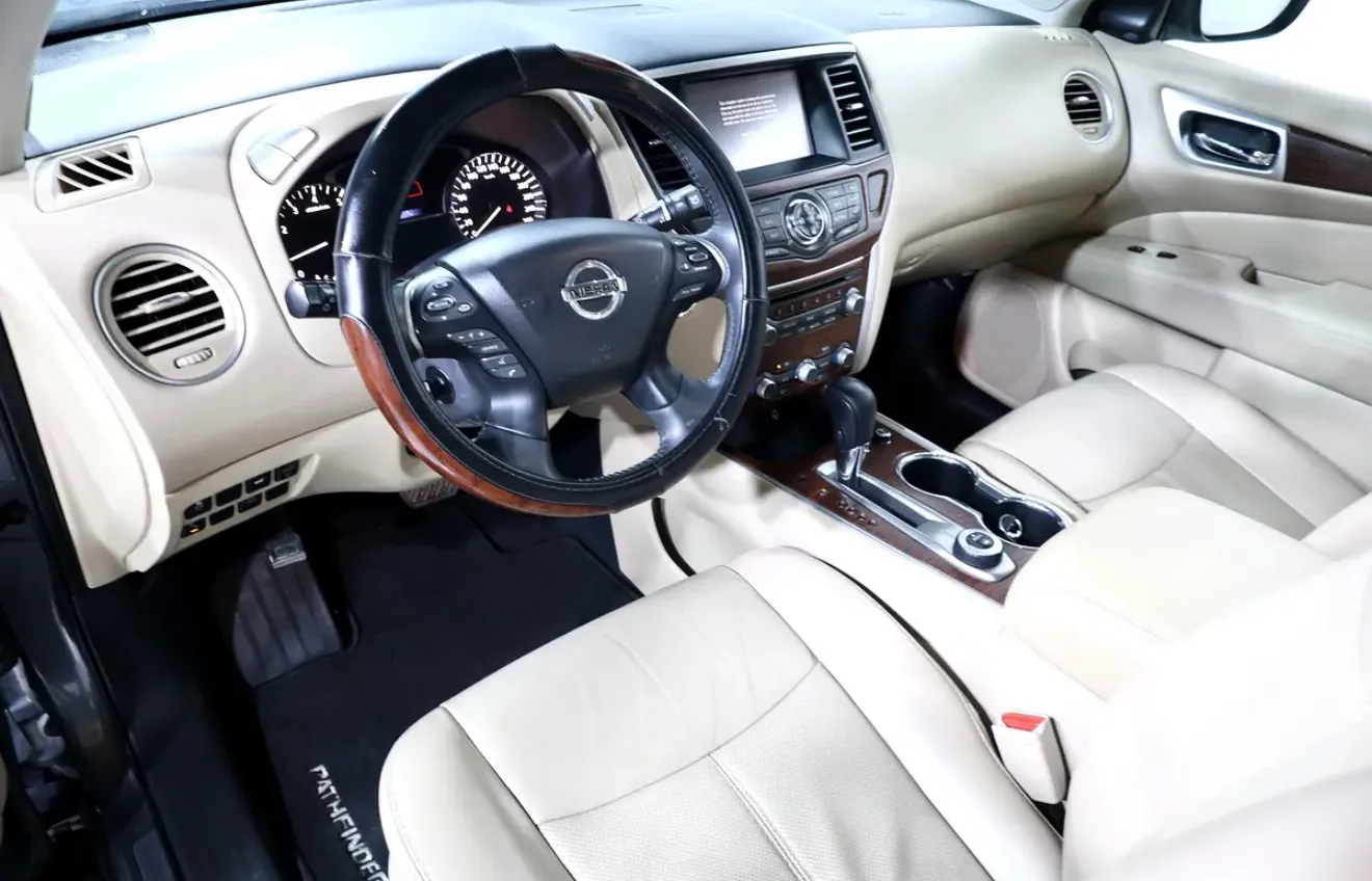 Well maintained 2018 Nissan Pathfinder SV  -in excellent condition. -GCC specifications - Thumbnail 10