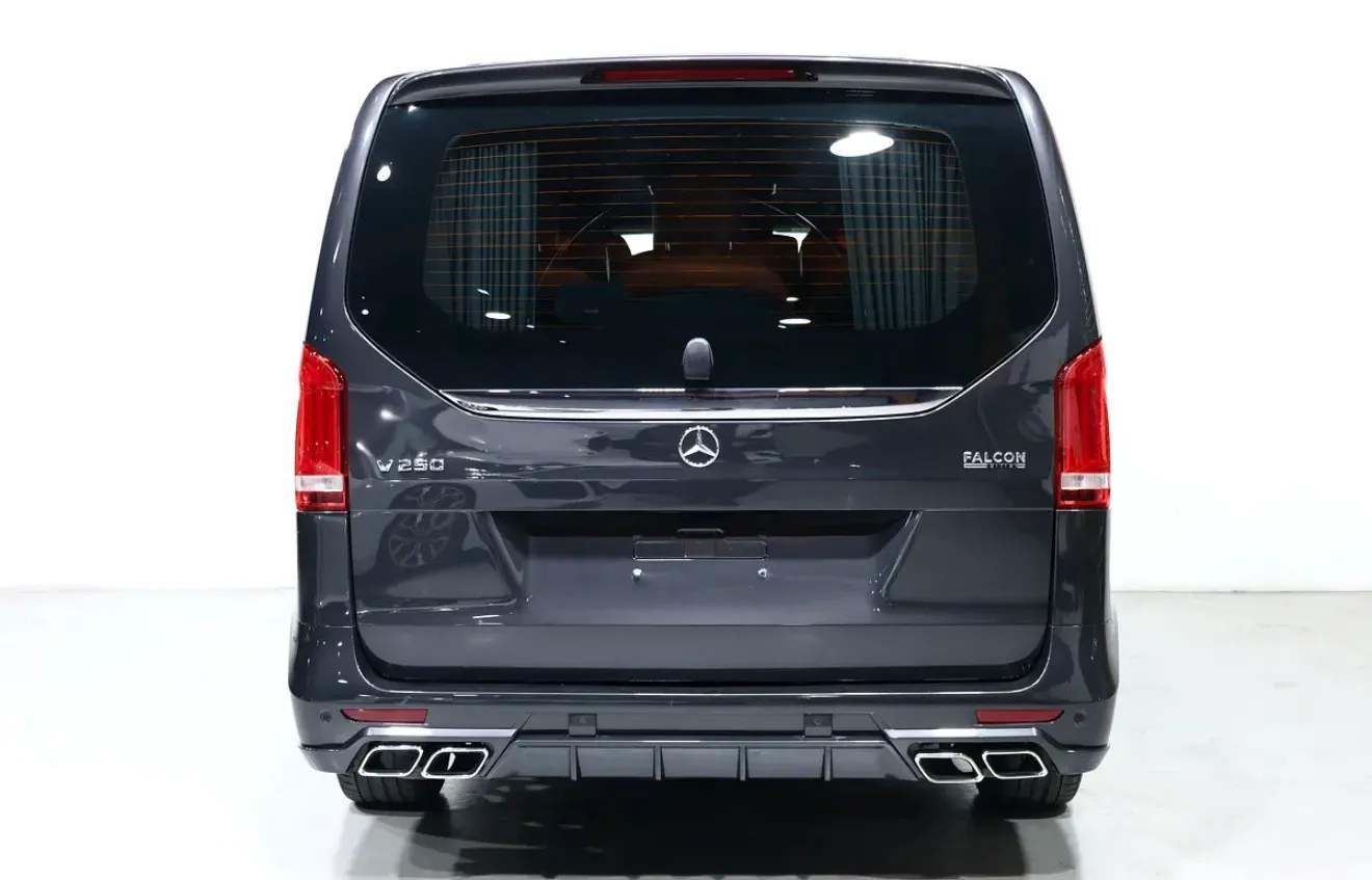 Mercedes-Benz V-Class V 250 2022 model - in pristine condition. -113000km -GCC specifications -Falcon Edition -Full service history  - Thumbnail 5