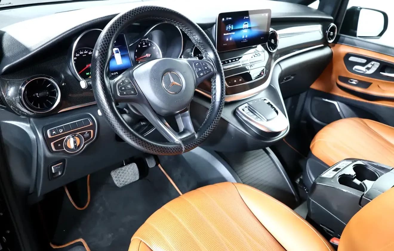Mercedes-Benz V-Class V 250 2022 model - in pristine condition. -113000km -GCC specifications -Falcon Edition -Full service history  - Thumbnail 10