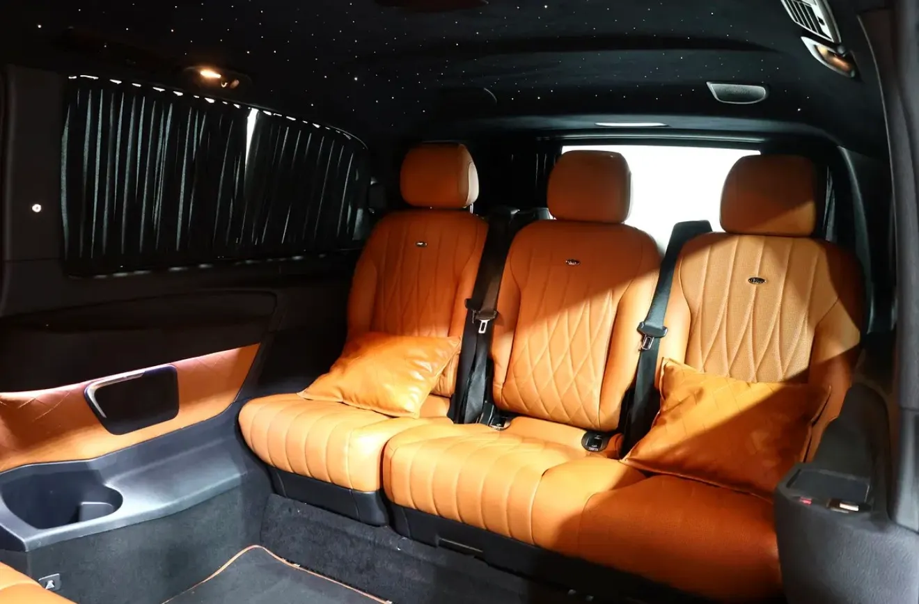 Mercedes-Benz V-Class V 250 2022 model - in pristine condition. -113000km -GCC specifications -Falcon Edition -Full service history  - Thumbnail 12