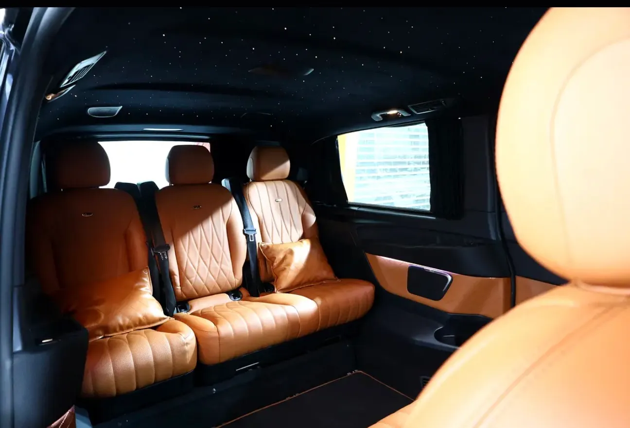 Mercedes-Benz V-Class V 250 2022 model - in pristine condition. -113000km -GCC specifications -Falcon Edition -Full service history  - Thumbnail 17