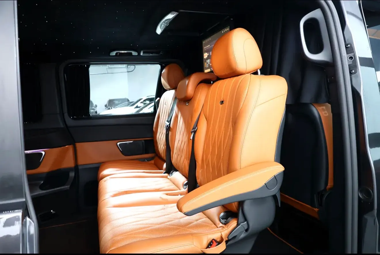 Mercedes-Benz V-Class V 250 2022 model - in pristine condition. -113000km -GCC specifications -Falcon Edition -Full service history  - Thumbnail 16