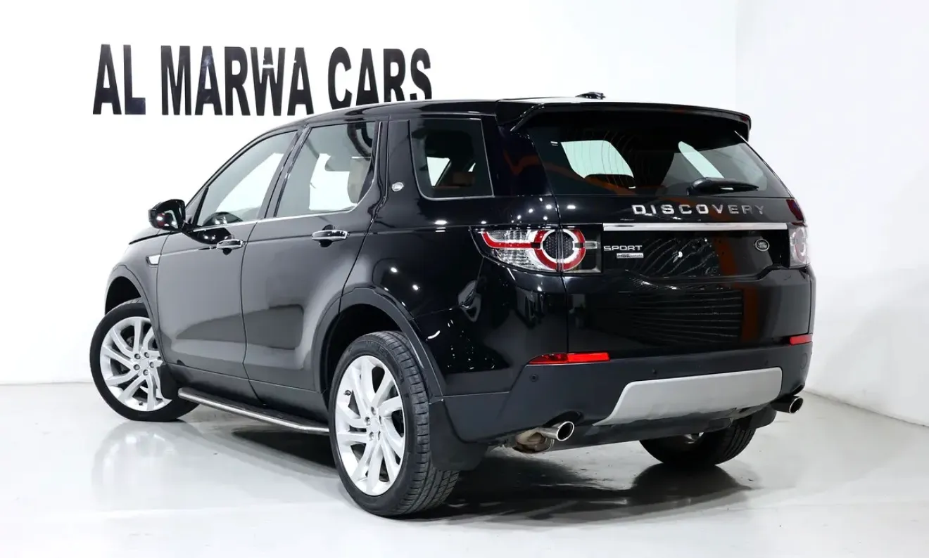 Presenting the 2016 Land Rover Discovery Sport HSE  -in excellent condition -GCC specifications - Thumbnail 3