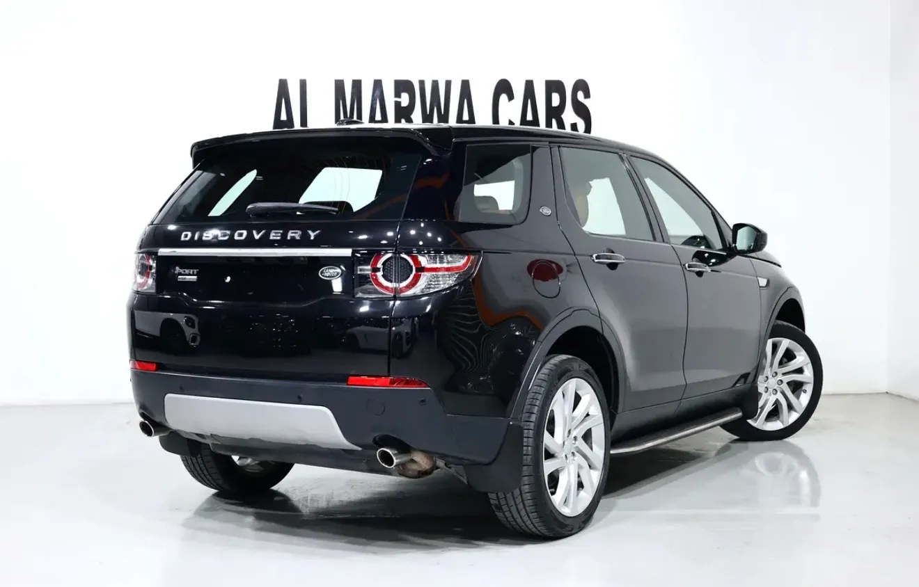 Presenting the 2016 Land Rover Discovery Sport HSE  -in excellent condition -GCC specifications - Thumbnail 4