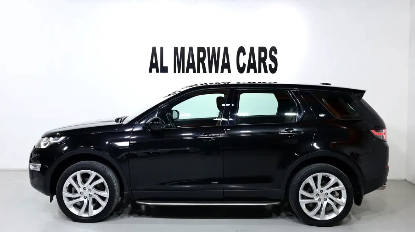 Presenting the 2016 Land Rover Discovery Sport HSE  -in excellent condition -GCC specifications - Thumbnail 6