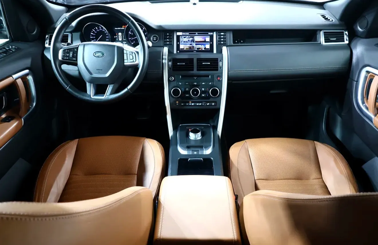 Presenting the 2016 Land Rover Discovery Sport HSE  -in excellent condition -GCC specifications - Thumbnail 10