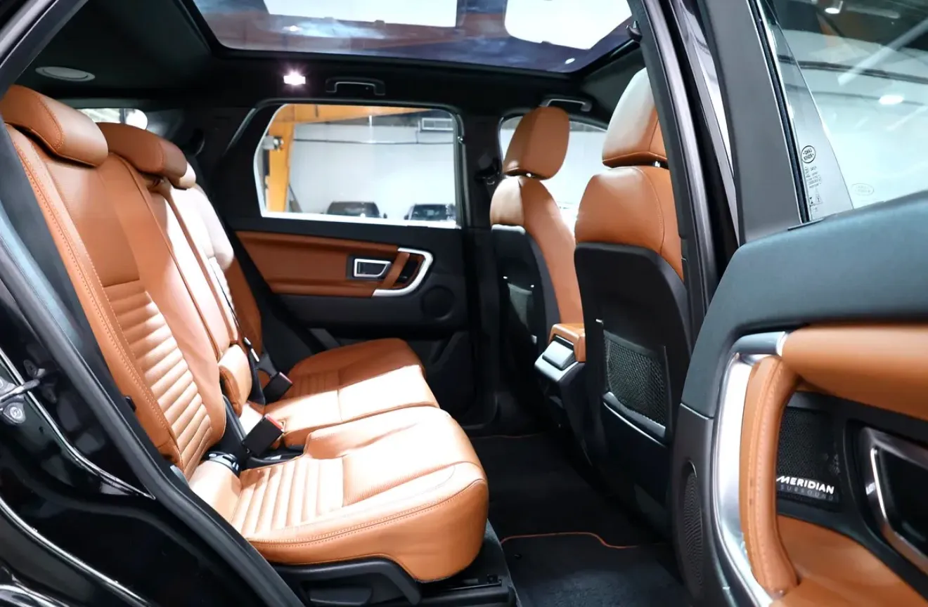 Presenting the 2016 Land Rover Discovery Sport HSE  -in excellent condition -GCC specifications - Thumbnail 12
