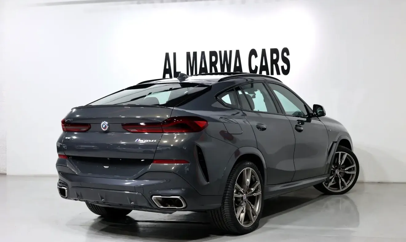 Stunning 2022 BMW X6 xDrive 50i M Sport  -in immaculate condition - GCC spec - Thumbnail 4