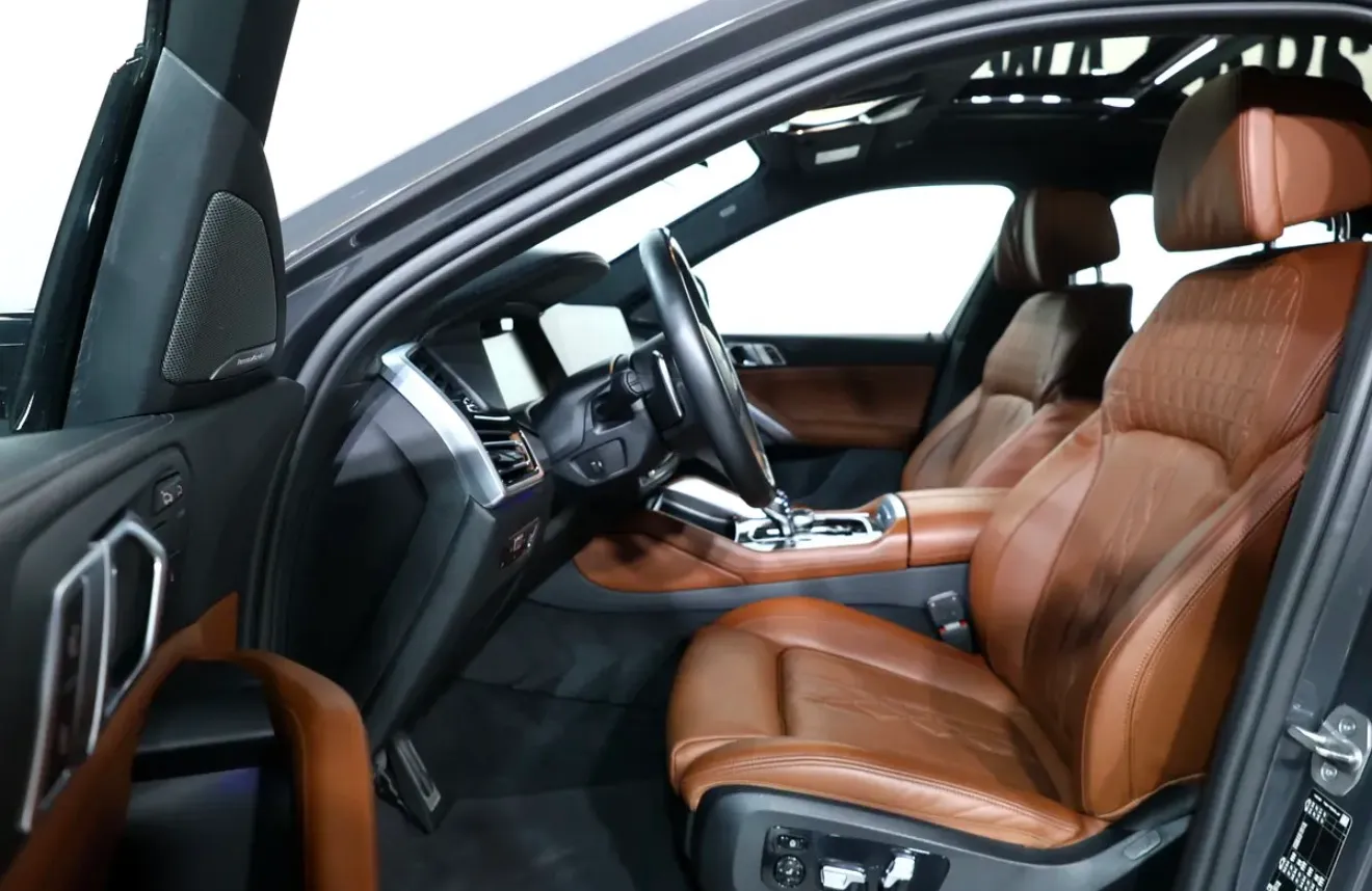 Stunning 2022 BMW X6 xDrive 50i M Sport  -in immaculate condition - GCC spec - Thumbnail 9